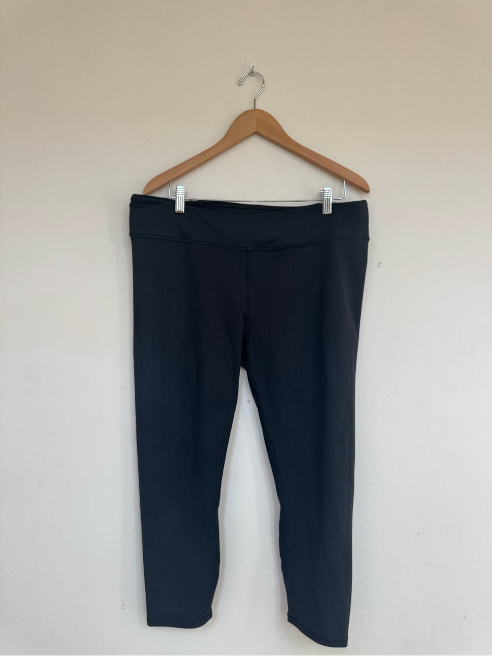 Fabletics Powerhold Womens Black Active 3/4 Leggings